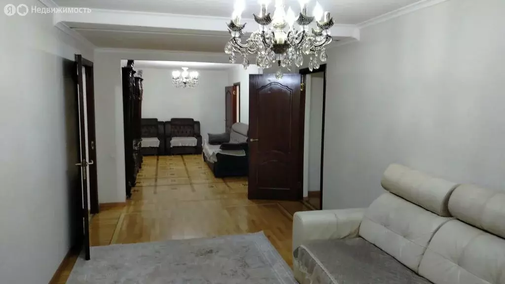 4-комнатная квартира: Владикавказ, улица Гугкаева, 61 (124 м) - Фото 0