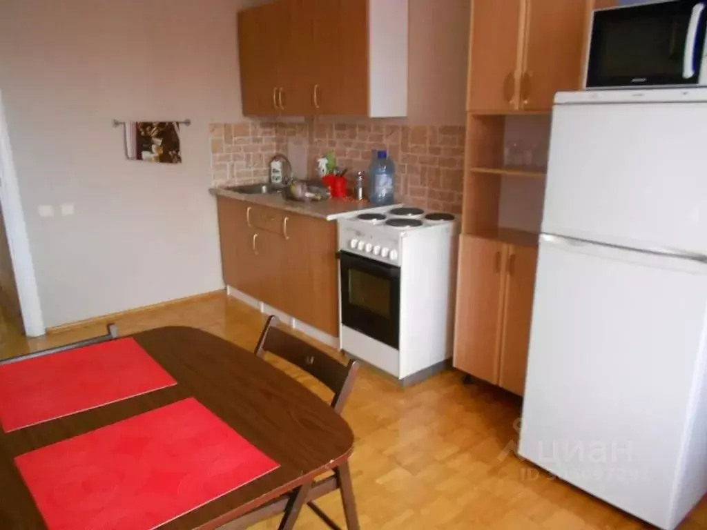 2-к кв. Свердловская область, Екатеринбург ул. Родонитовая, 12 (65.0 ... - Фото 2