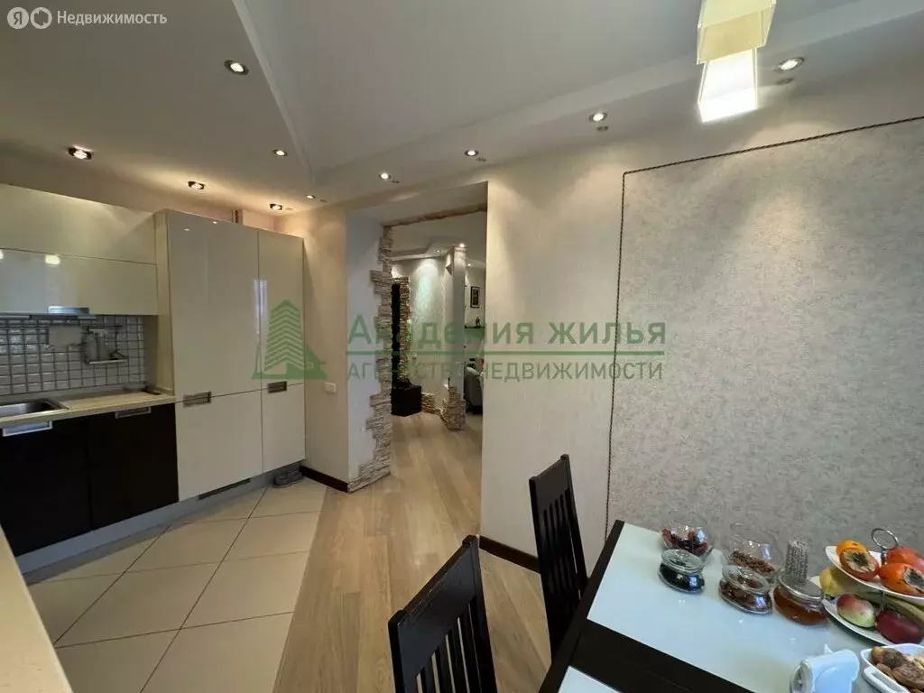 3-комнатная квартира: Саратов, Усть-Курдюмская улица, 1 (80 м) - Фото 0