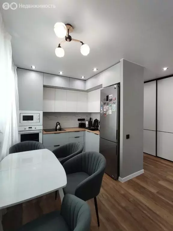 3-комнатная квартира: Ижевск, улица имени В.С. Тарасова, 2 (74 м) - Фото 2