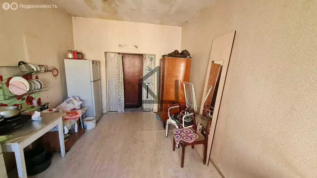 1к в 20-комнатной квартире (17.6 м) - Фото 0