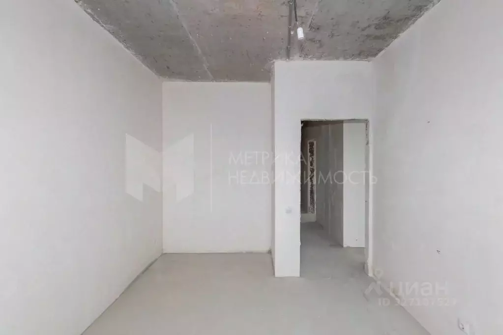 2-к кв. Тюменская область, Тюмень ул. Братьев Бондаревых, 5 (65.5 м) - Фото 1