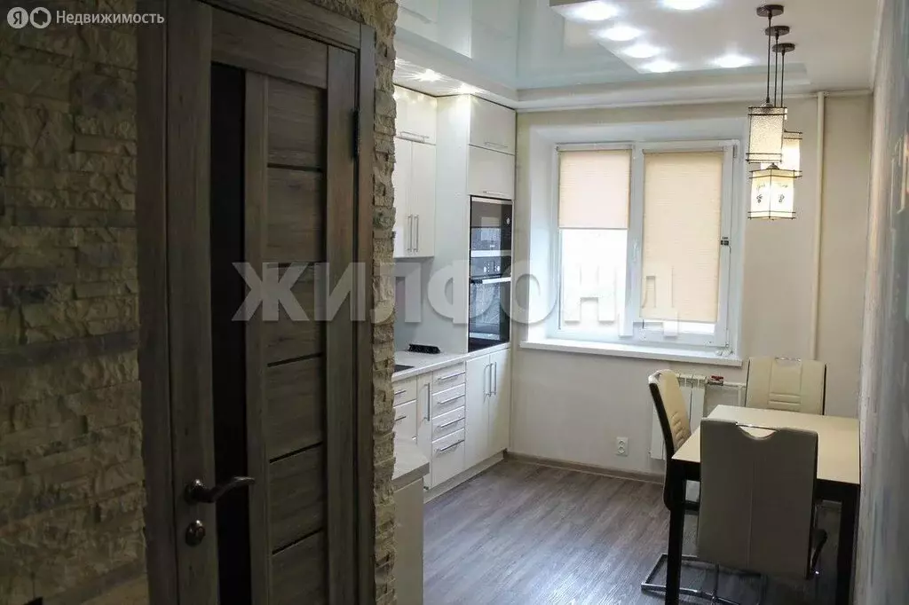 4-комнатная квартира: Абакан, улица Некрасова, 24А (77 м) - Фото 0
