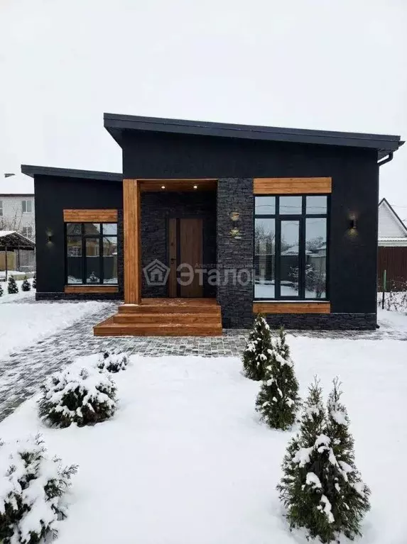 Дом в Волгоградская область, Волгоград ул. Джамбула Джабаева, 2/2 (100 ... - Фото 1