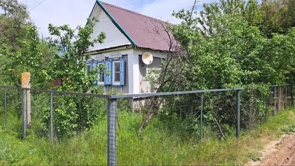 Дом в Астраханская область, Черноярский муниципальный округ, с. Черный ... - Фото 0