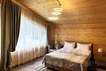 Дом в Карачаево-Черкесия, Зеленчукский район, с. Архыз ул. Софийская, ... - Фото 0