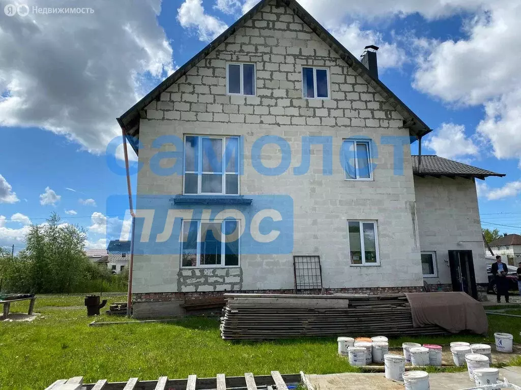 Дом в посёлок Константиновка, Сиреневая улица, 3 (219 м) - Фото 0