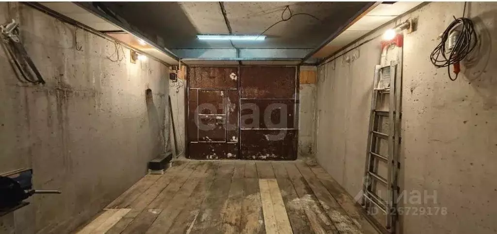 Гараж в Тюменская область, Тюмень Севастопольская ул., 8 (19 м) - Фото 1