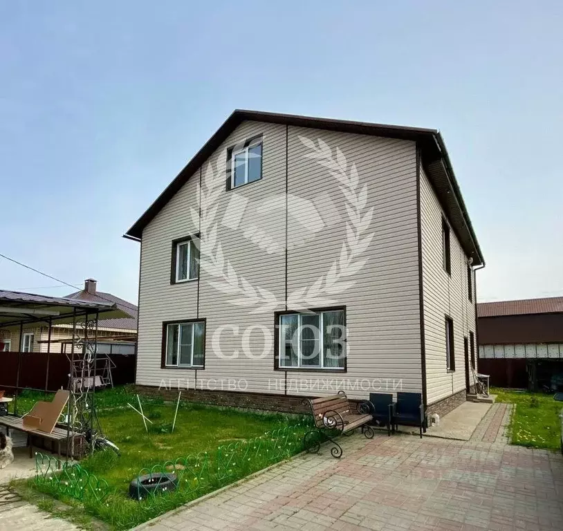Дом в Калужская область, Жуковский район, Белоусово городское ... - Фото 0