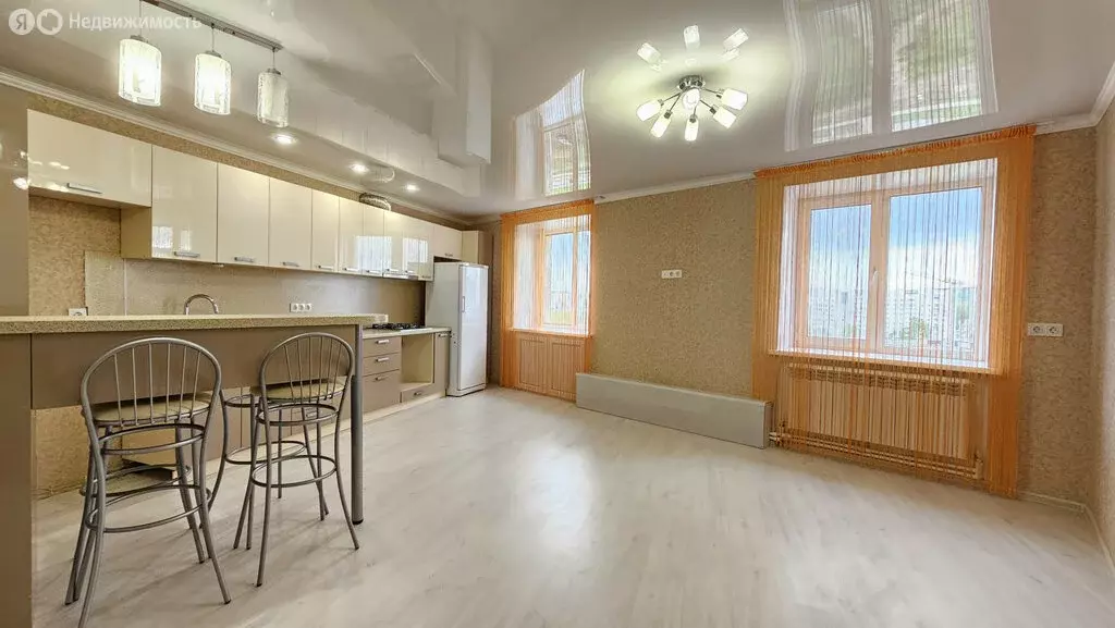 3-комнатная квартира: Октябрьский, 34-й микрорайон, 16 (74.5 м) - Фото 1