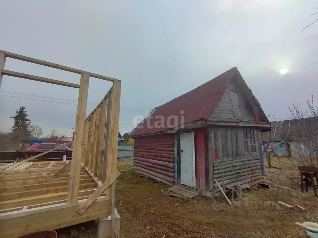 Дом в Ленинградская область, Киришский район, Кусинское с/пос, Чайка ... - Фото 1