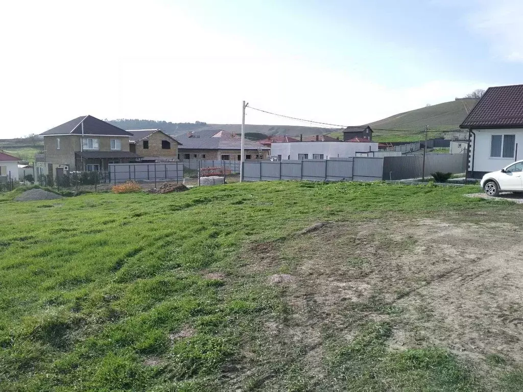 Участок в Крым, Симферопольский район, Перовское с/пос, с. Молочное ... - Фото 1