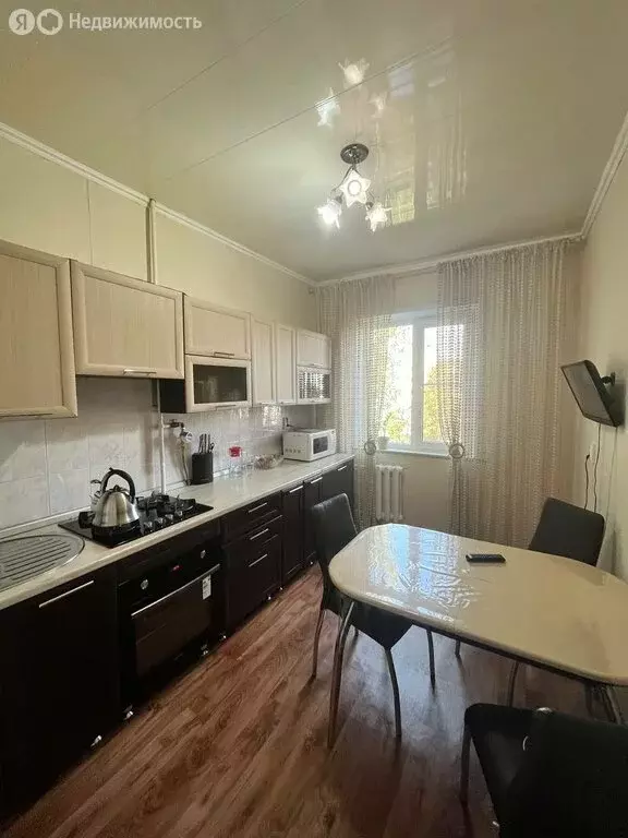 3-комнатная квартира: Астрахань, микрорайон имени Бабаевского, ... - Фото 1