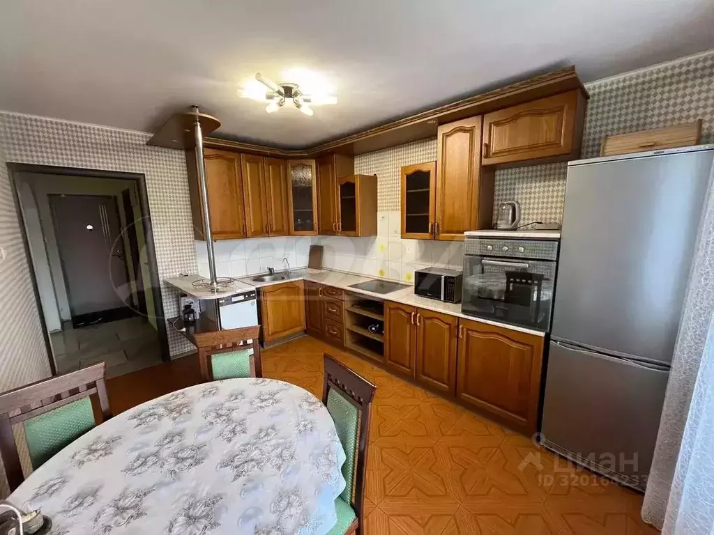 2-к кв. Тюменская область, Тюмень ул. 30 лет Победы, 18 (76.0 м) - Фото 0