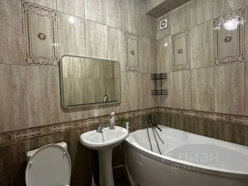 2-к кв. Дагестан, Махачкала ул. Азизова (80.0 м) - Фото 1