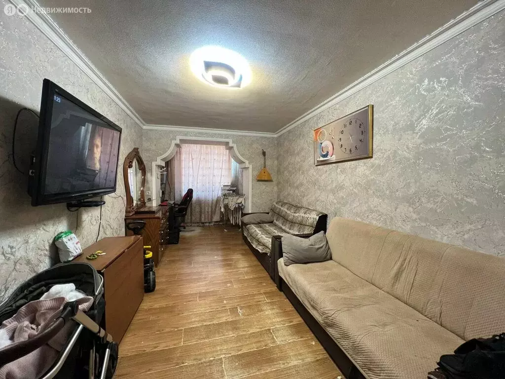 3-комнатная квартира: село Октябрьское, улица Павла Тедеева, 107Е (74 ... - Фото 1