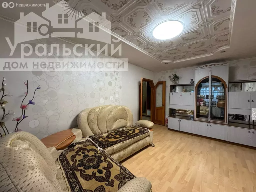 3-комнатная квартира: Алапаевск, улица Лесников, 11 (56.6 м) - Фото 1