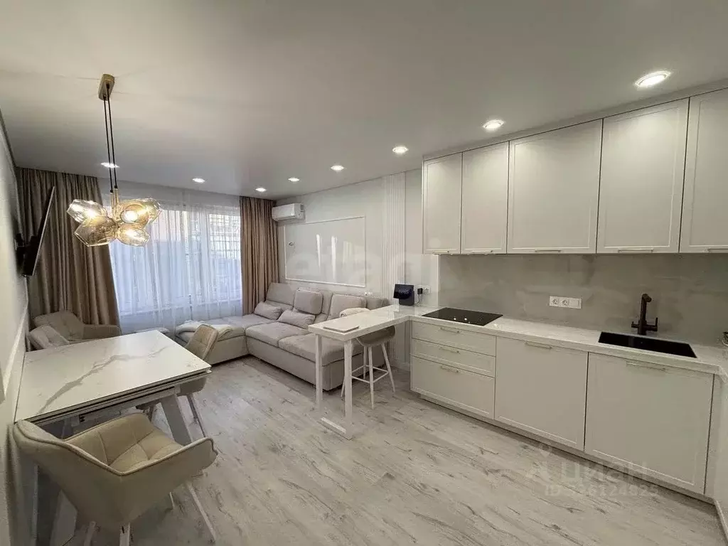 2-к кв. Тюменская область, Тюмень ул. 50 лет Октября, 57Бк2 (68.1 м) - Фото 2