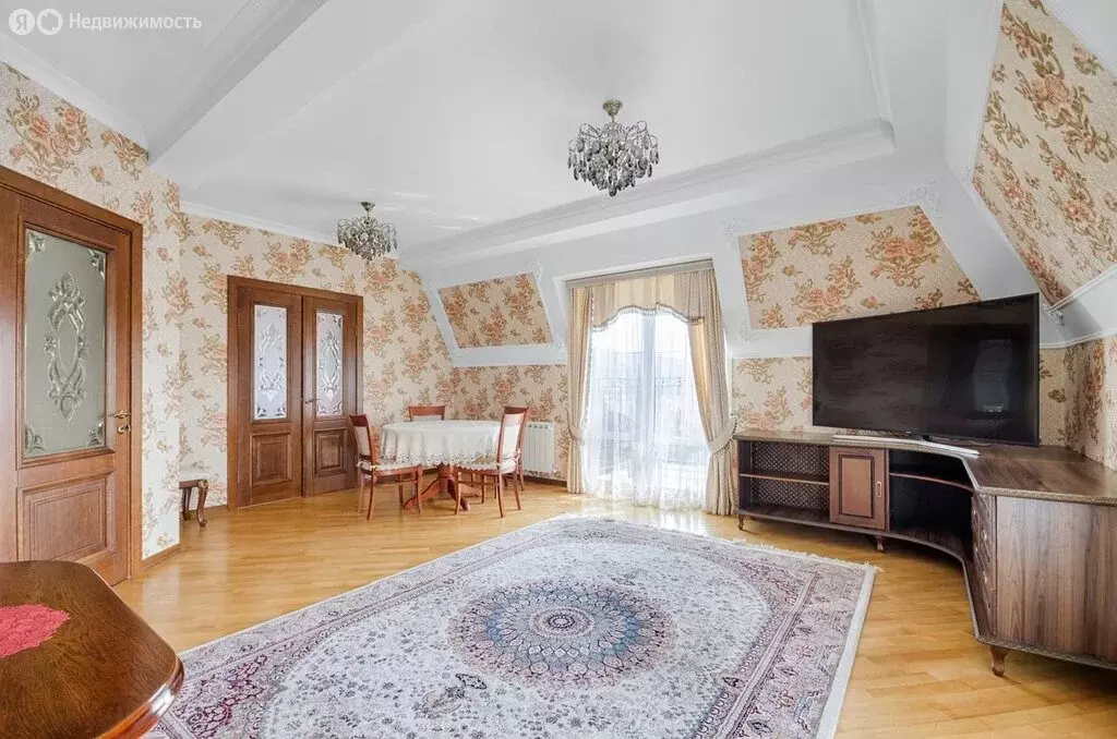 3-комнатная квартира: Кисловодск, улица Толбухина, 16 (120 м) - Фото 1