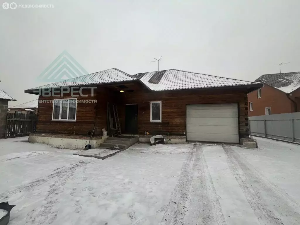 Дом в Абакан, улица Анны Ахматовой (120 м) - Фото 1