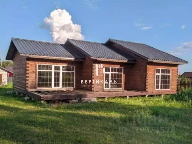 Дом в Новгородская область, Новгородский район, Савинское с/пос, д. ... - Фото 1
