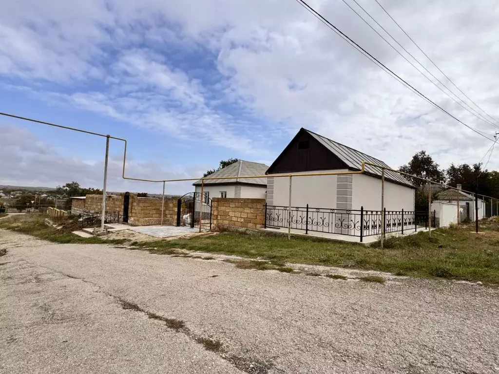 Дом в Крым, Ленинский район, с. Приозерное ул. Тернопольская (95 м) - Фото 1