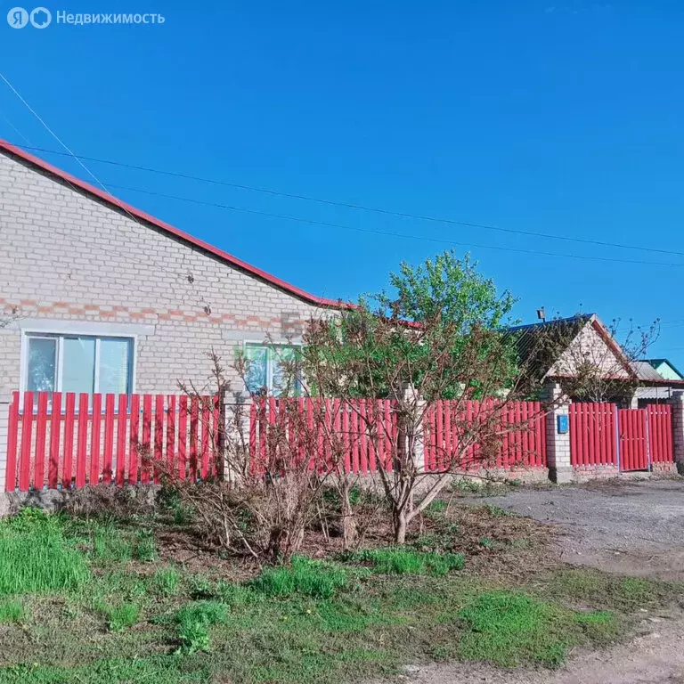 Дом в Саратовская область, рабочий посёлок Духовницкое, улица ... - Фото 1
