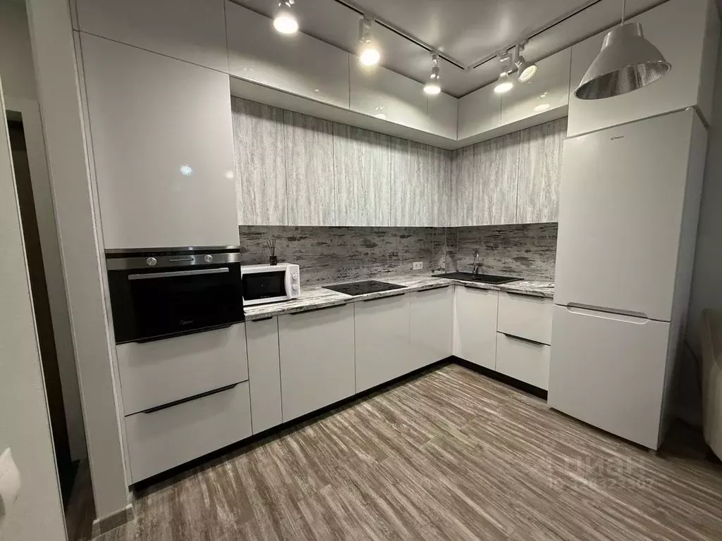 1-к кв. Тюменская область, Тюмень ул. Тимофея Чаркова, 83 (38.0 м) - Фото 1