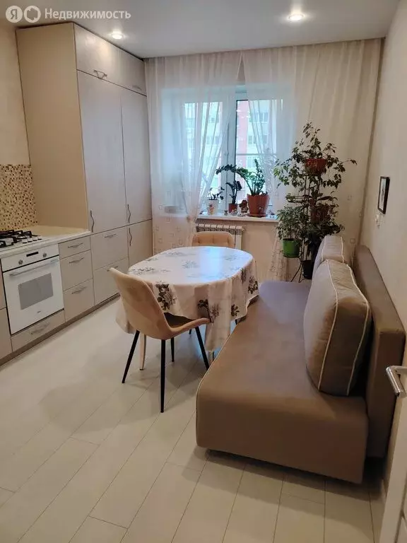 2-комнатная квартира: Красный Бор, Солнечная улица, 13 (64.8 м) - Фото 1