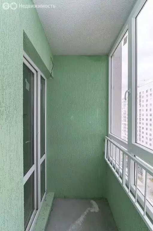 Квартира-студия: Тюмень, улица Ветеранов Труда, 9Ак1 (32.5 м) - Фото 0