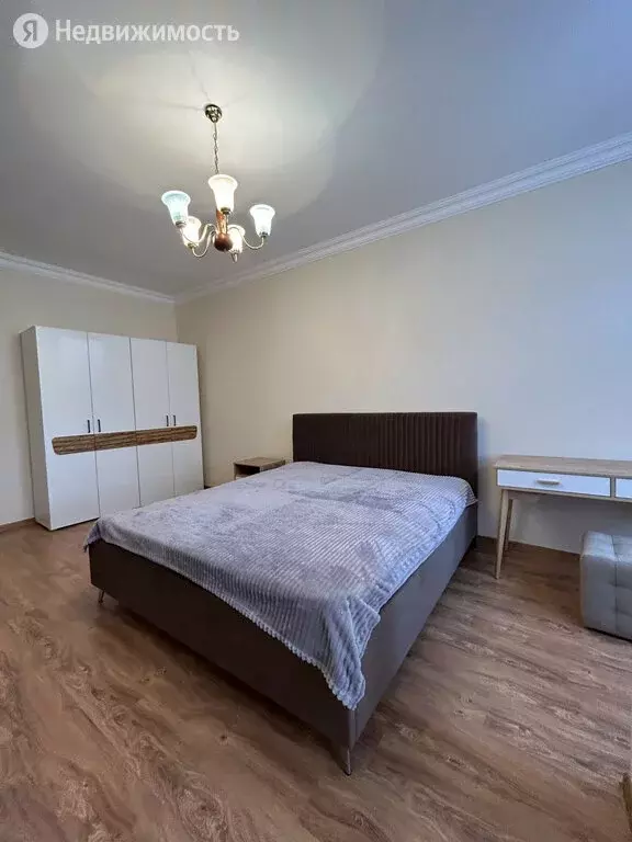 3-комнатная квартира: Нальчик, улица Тарчокова, 19 (200 м) - Фото 1