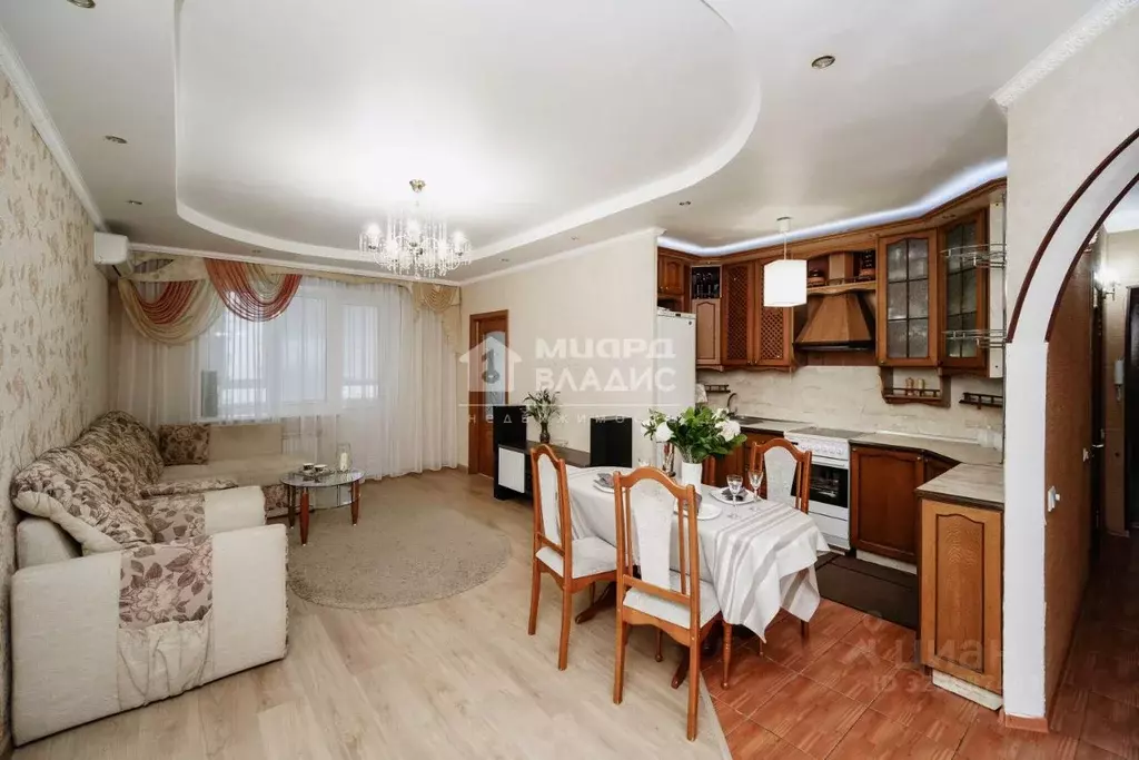 3-к кв. Омская область, Омск Пригородная ул., 5 (67.0 м) - Фото 1