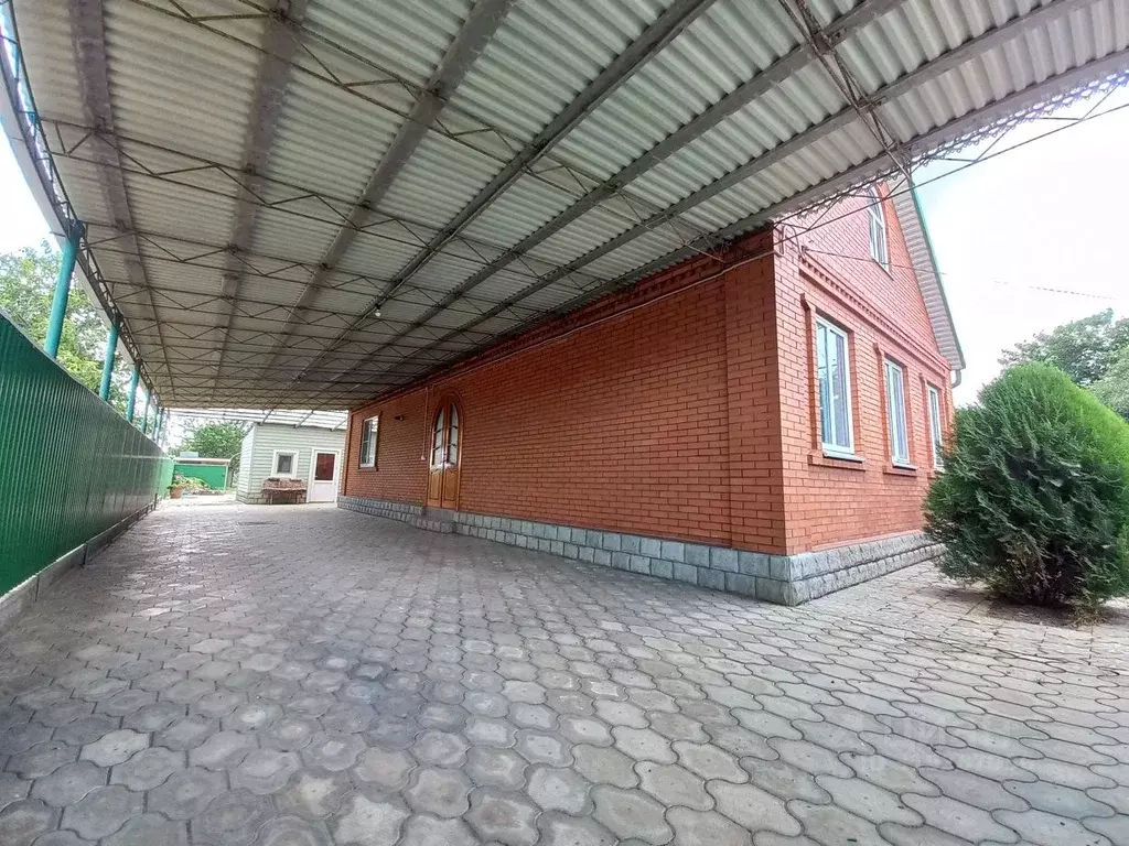 Дом в Краснодарский край, Гулькевичский район, с. Новоукраинское  (87 ... - Фото 0