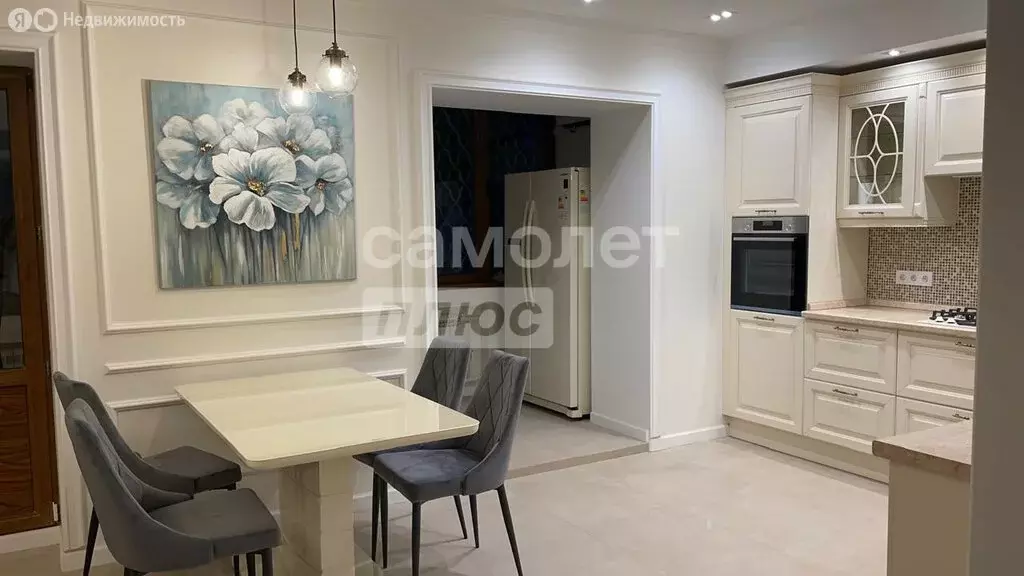 4-комнатная квартира: Астрахань, улица Сен-Симона, 42к1 (191 м) - Фото 1