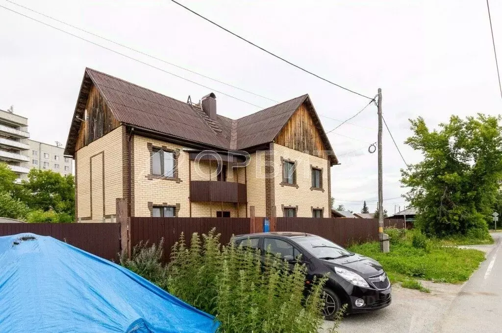 Дом в Тюменская область, Тюмень Актюбинская ул. (236 м) - Фото 1