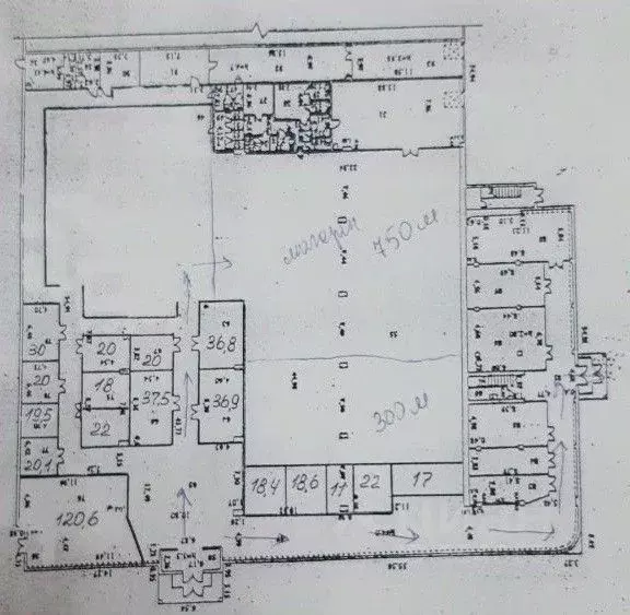 Торговая площадь в Саратовская область, Балаково ул. Комарова, 135/13 ... - Фото 1