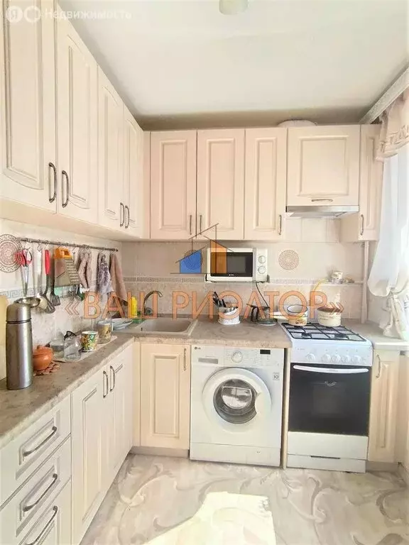 4-комнатная квартира: Губкин, улица Горького, 12 (62.25 м) - Фото 1