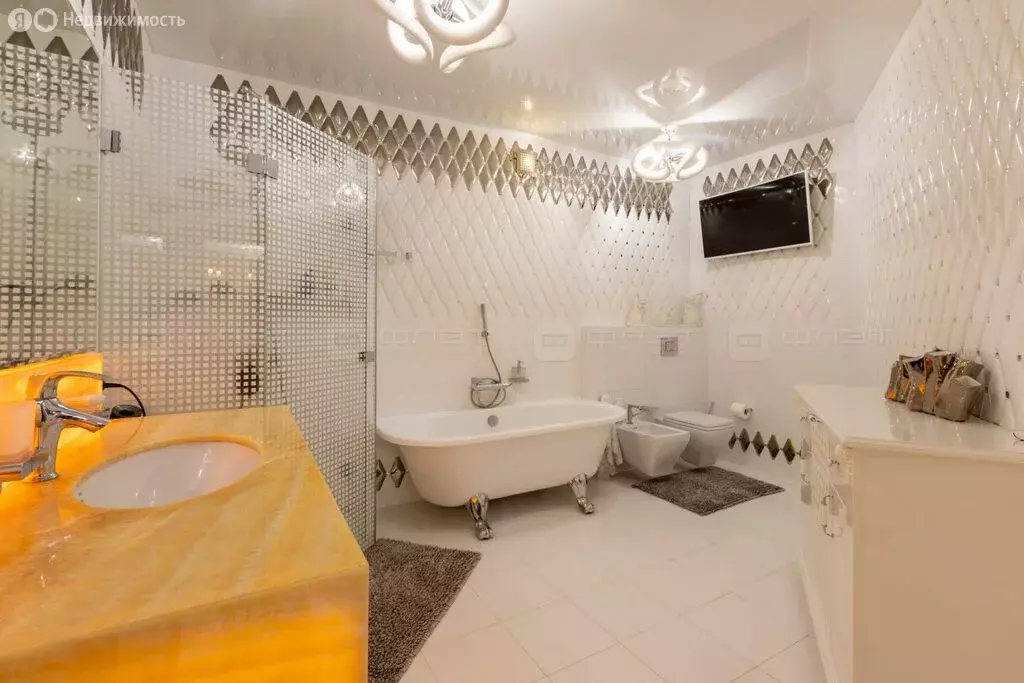 3-комнатная квартира: Казань, улица Габдуллы Кариева, 10 (147.2 м) - Фото 1
