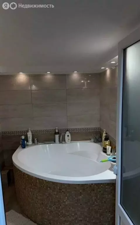 4-комнатная квартира: Калининград, улица Нахимова, 6 (150 м) - Фото 0