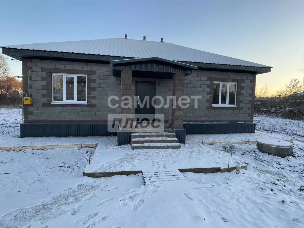 Дом в Башкортостан, Иглинский сельсовет, с. Иглино ул. Вишневая (91 м) - Фото 1