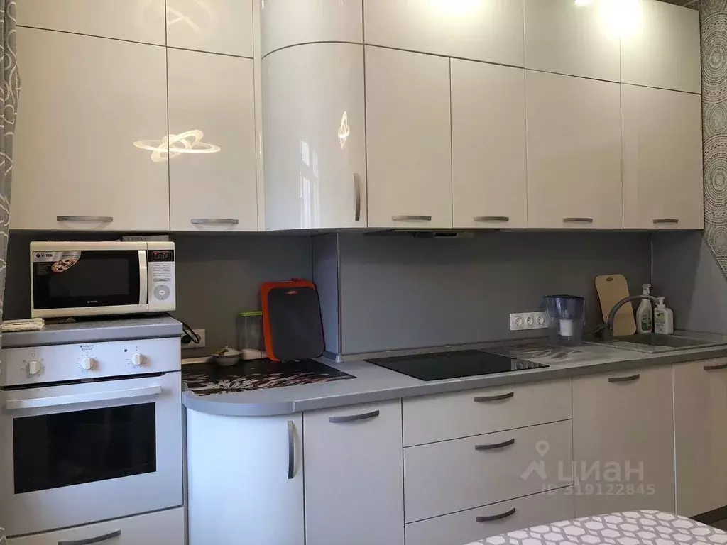 2-к кв. Ханты-Мансийский АО, Сургут просп. Мира, 17 (55.6 м) - Фото 0