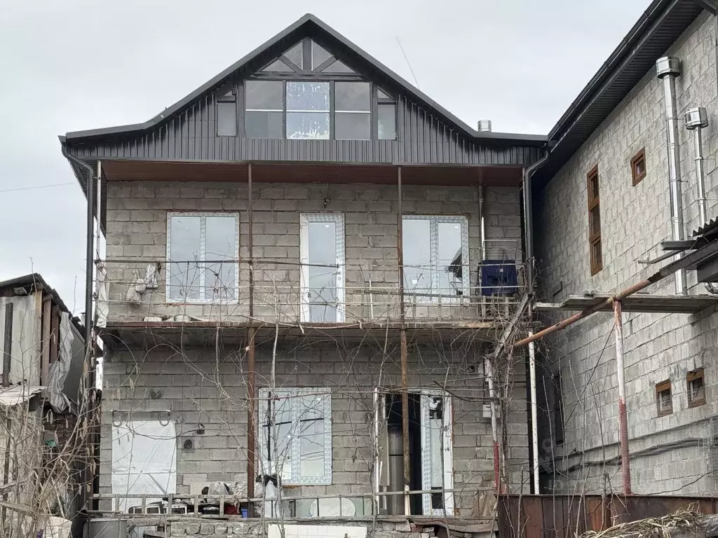 Дом в Северная Осетия, Владикавказ ул. Колка Кесаева, 144 (120 м) - Фото 1