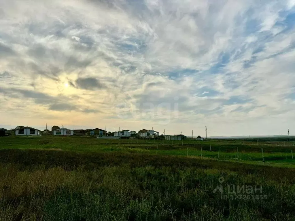 Участок в Крым, Феодосия Колос СПК, ул. Средняя (6.0 сот.) - Фото 1