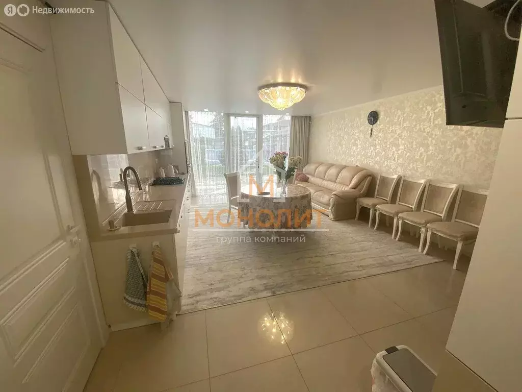 Дом в Горячий Ключ, улица Железнодорожников (220 м) - Фото 1