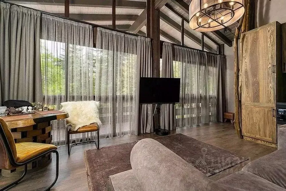 3-к кв. Краснодарский край, Сочи Красная Поляна пгт, ул. Турчинского, ... - Фото 1