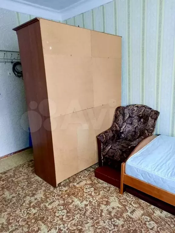 Комната 18 м в 4-к., 2/2 эт. - Фото 1