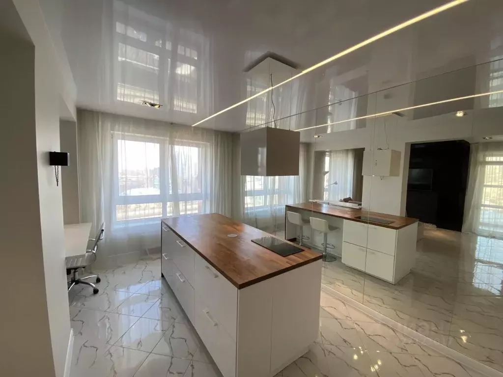 2-к кв. Свердловская область, Екатеринбург ул. Фурманова, 124 (64.0 м) - Фото 1