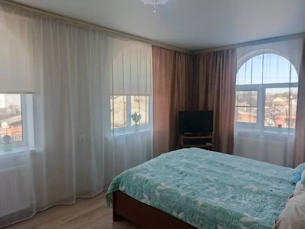 Дом в Краснодарский край, Ейск Харьковская ул. (245 м) - Фото 1