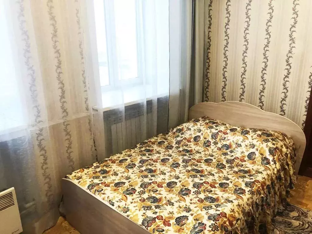 Комната Хакасия, Абаза ул. Гагарина, 5А - Фото 1