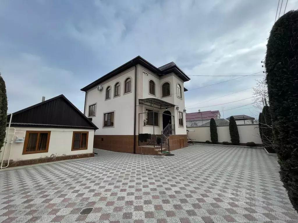 Дом в Карачаево-Черкесия, Черкесск ул. Старикова, 27 (220 м) - Фото 0